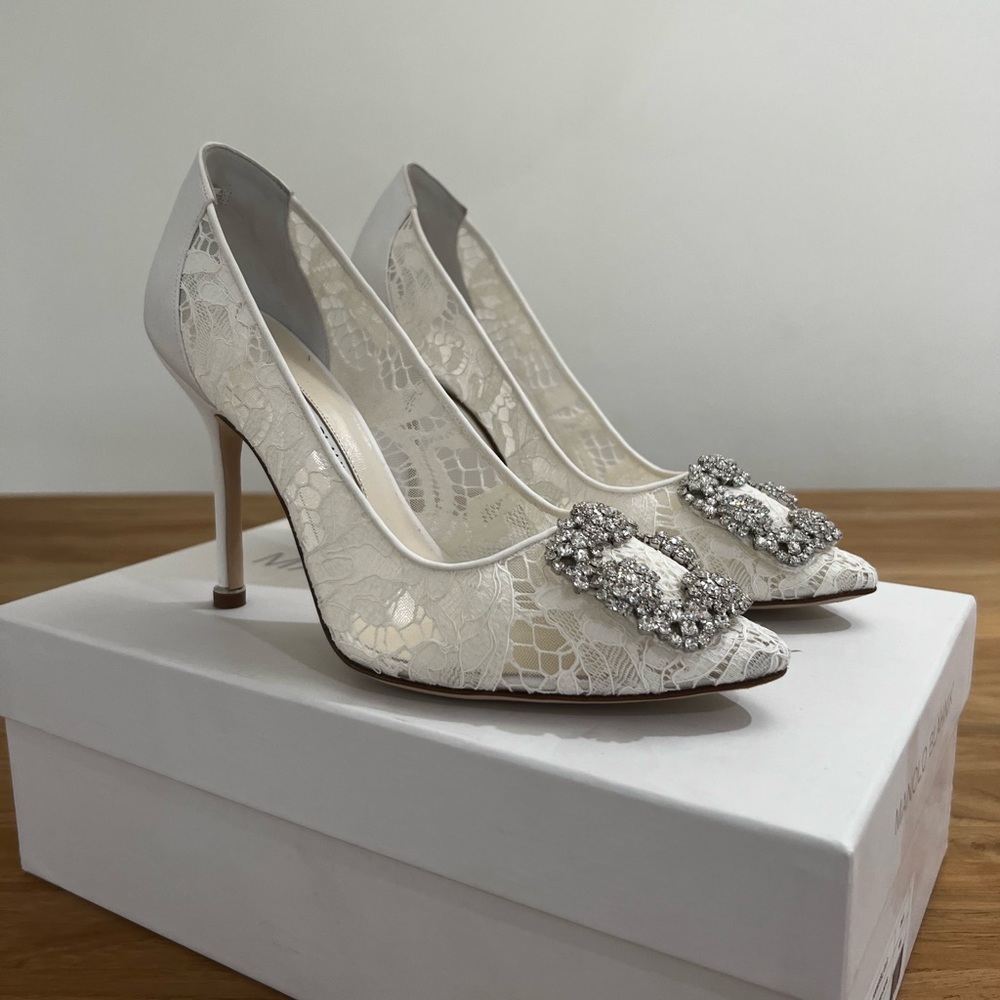 MANOLO BLAHNIK HANGISILACE 105 Cream Lace Jewel Buckle Pumps